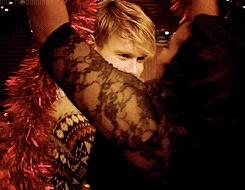 Tumblr lvy7pv6AuP1qar6tno2 250.gif