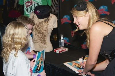 Normal Stefanie Scott-Planet-Hollywood6.jpg (23 KB) Normal Stefanie Scott-Planet-Hollywood6