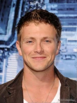 TodoTwilightSaga - Charlie Bewley MQs 17