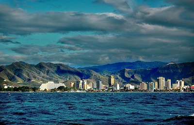 Puerto La Cruz una tarde soleada.jpg