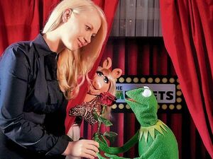 Germany-Berlin-Hotel-Ritz-Carlton-Kermit&Piggy-(2012-01)-02