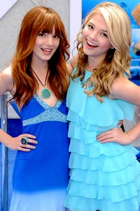 4172010oceanslapremierebellaandstefanie1web