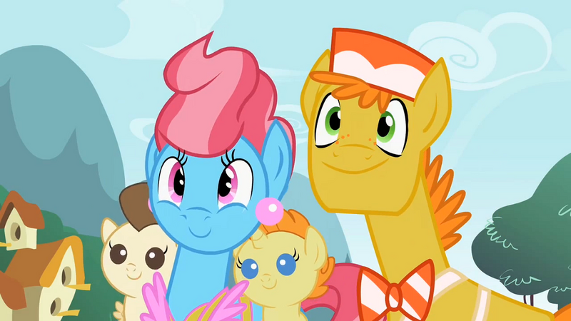 800px-Mr._and_Mrs._Cake_hoping_Fluttershy_will_foalsit_for_them_S2E13.png