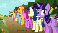 Grinning Twilight waiting in line S02E15