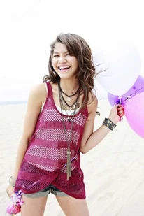 Zendaya 001