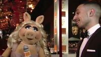 BAFTA-Awards-2012-MissPiggy&AdamDeacon