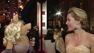 BAFTA-Awards-2012-MissPiggy&GillianAnderson
