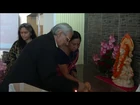 माहेश्वर तिवारी उद्घाटन करते हुए