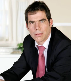 Álvaro Escobar.jpg