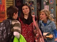 CarlyreactiontoSamstandingonface