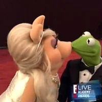 AcademyAwards-E-K&P-Kiss-(2012-02-26)