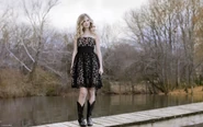 Taylor-Swift-In-Cute-Black-Dress-2560x1600-24339