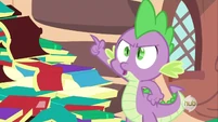Spike pointing S2E21