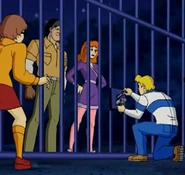 Daphne in Wakumi's cage
