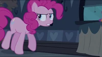 Pinkie walking S2E24