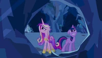 Twilight and Cadance in the crystal caves S2E26