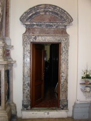 2011 Ambrogio, left transept doorway to right