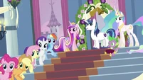Everypony looking S2E25