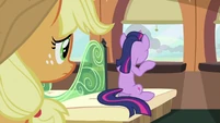 Applejack looking at Twilight 2 S2E25