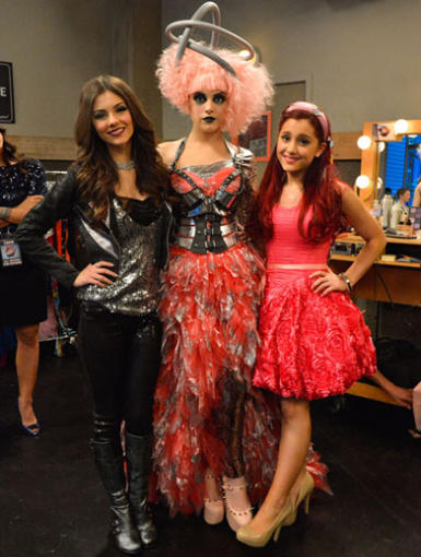 http://images2.wikia.nocookie.net/__cb20120511000810/victorious/images/0/05/Tori-goes-plat-8.jpg
