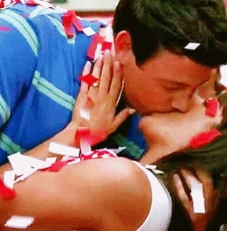 Tumblr m43q62lksx1qceyq8o4 400 kiss 4.gif (367 KB) Tumblr m43q62lksx1qceyq8o4 400 kiss 4