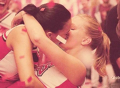Tumblr m43o2fpKH61qcxzk1o6 250 brittana kisses.gif (836 KB) Tumblr m43o2fpKH61qcxzk1o6 250 brittana kisses