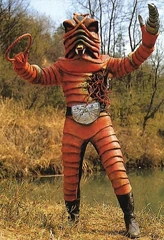 Kr-vi-earthwormman