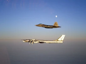 800px-Raptor and TU-95