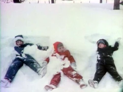 Kidsplayinsnow