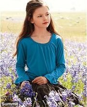 Renesmee-Breaking-Dawn-Part-2-edward-and-bella-18667694-230-282