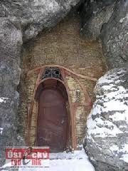 Tumnuscaveentrance