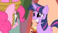 Twilight with a big grin S1E25