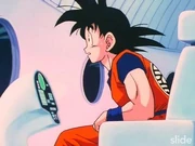 Goku en una nave espaciregal dirigiendose hacia Namekusei