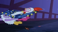 Twilight tackles Pinkie from behind S2E4