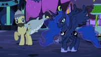 Luna aiming S02E04