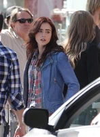 Lily-collins-082112-3