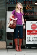 Taylor swift 77825 celebutopia taylor swift wearing boots while waiting outside jerry0s deli 22 122 618lo xpXnnaC sized