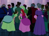LadyTremaine&Hijas observan