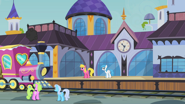 http://images2.wikia.nocookie.net/__cb20120922063023/mlp/images/thumb/6/67/Canterlot_train_station_S2E14.png/640px-Canterlot_train_station_S2E14.png