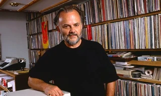 John-Peel-with-his-record-008