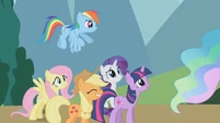 Main 5 put on poker faces before Celestia S1E10