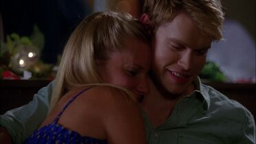 Glee-4x03-sam-brittany-cap-17