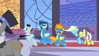 Surprised crowd S1E26
