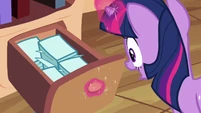 Twilight finds flash cards S3E01
