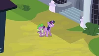 Twilight looks up S3E01