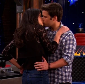 The Final Creddie Kiss iGoodbye