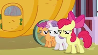 CMC watching Diamond Tiara and Silver Spoon walk S3E4