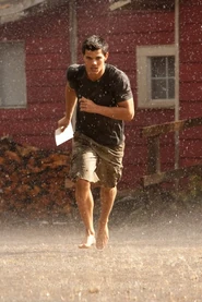Breaking-dawn-photo-still-jacob-black-running-rain