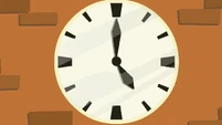 Clock close-up S02E17