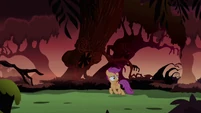 Scootaloo walking S3E06